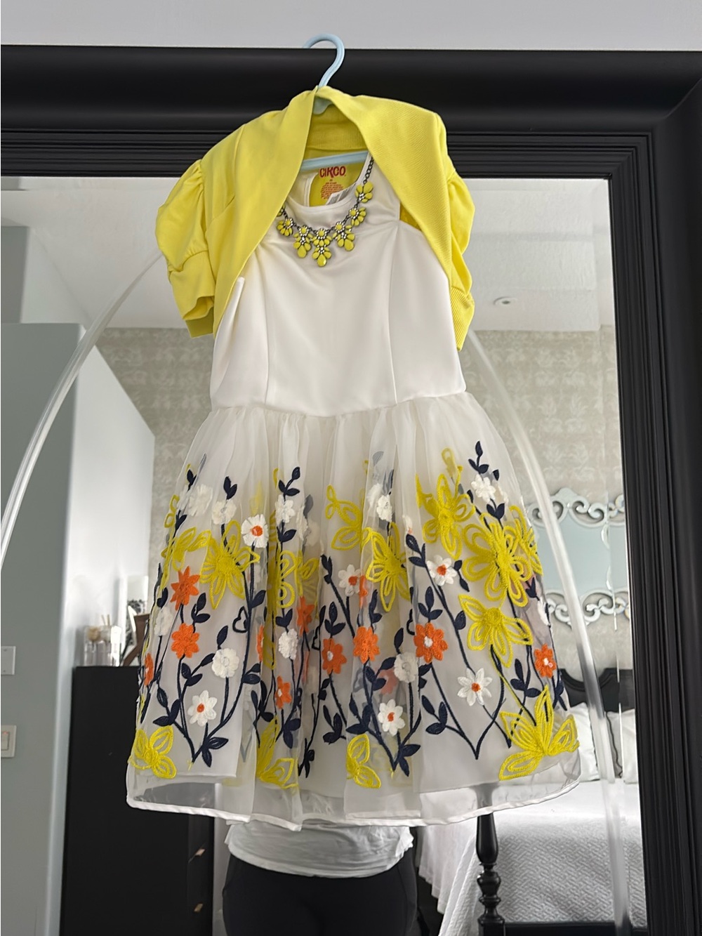 Dress - Picture 3 of 3